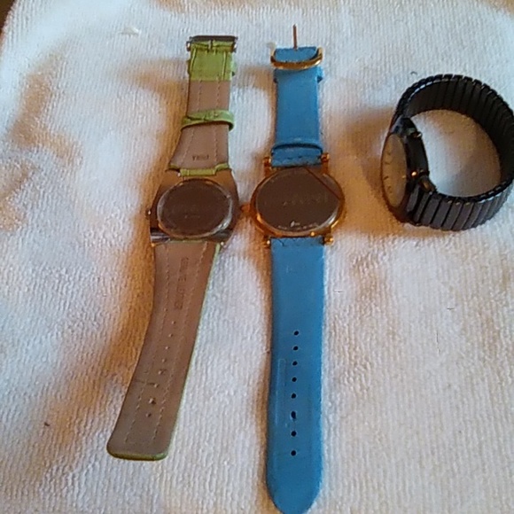 Joan River's Watch - Picture 2 of 16